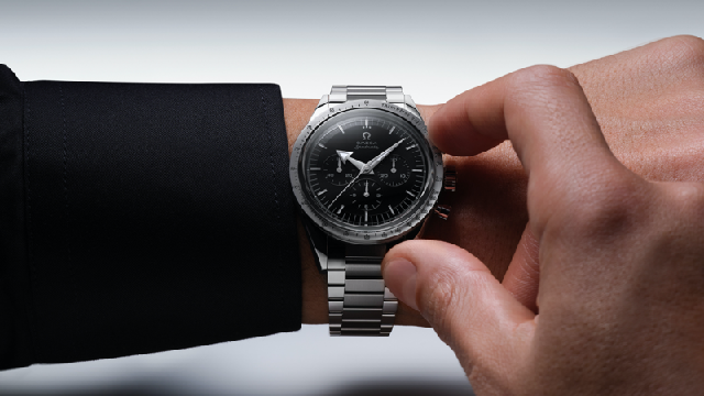 OMEGA年度新表首發！高純度還原初代超霸65周年紀念版本-復刻表