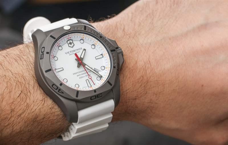 Victorinox 瑞士軍 INOX 專業(yè)潛水員鈦手表動手-復(fù)刻表