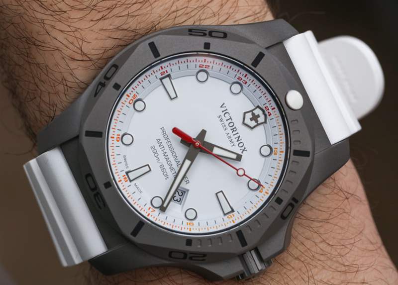 Victorinox 瑞士軍 INOX 專業(yè)潛水員鈦手表動手-復(fù)刻表