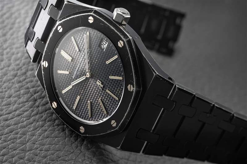 香奈兒設計師和哥特勛爵卡爾·拉格斐佩戴的皇家橡樹-復刻表