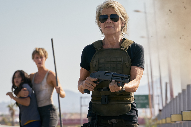 看電影琳達漢密爾頓殺死了戴著數字尼克松手表的電子人，在她的回歸中飾演莎拉康納在“終結者：黑暗命運”中-復刻表