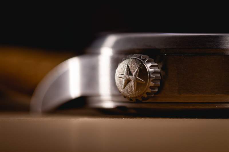 推出全新漢密爾頓卡其野戰(zhàn)系列鈦金屬自動腕表，演繹經(jīng)典設計-復刻表