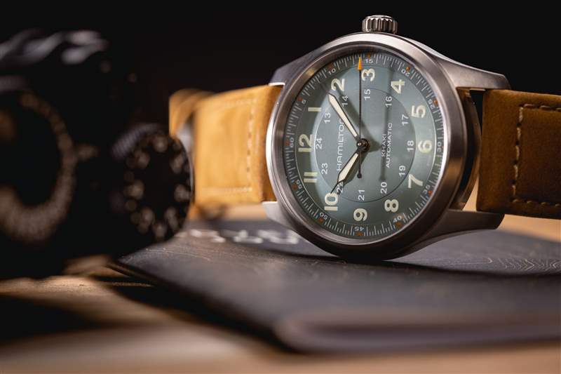 推出全新漢密爾頓卡其野戰(zhàn)系列鈦金屬自動腕表，演繹經(jīng)典設計-復刻表
