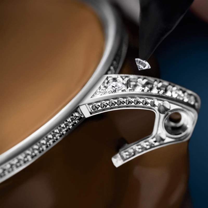 愛彼-多層次結(jié)構(gòu)表殼鑲嵌、布局都滿懷細(xì)膩心思-復(fù)刻表