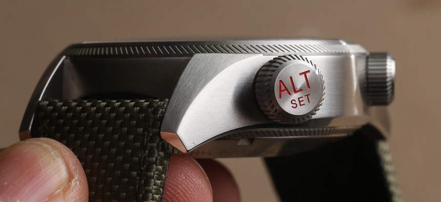 豪利時大表冠ProPilot高度計腕表實戰飛行首秀-復刻表