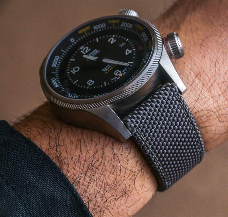 豪利時大表冠ProPilot高度計腕表實戰飛行首秀-復刻表