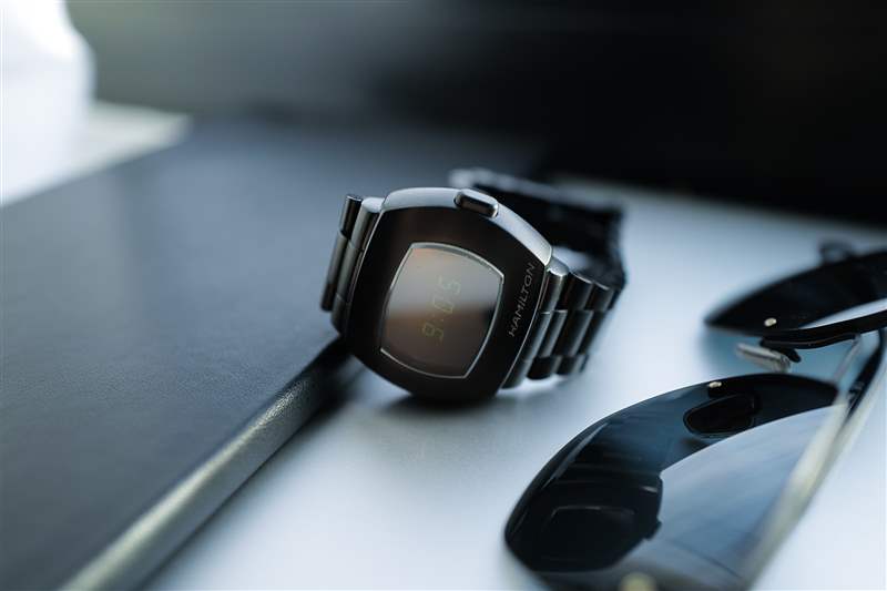 親身體驗我們參加了“黑客帝國”首映式，并在大屏幕上看到了一些漢密爾頓手表-復刻表