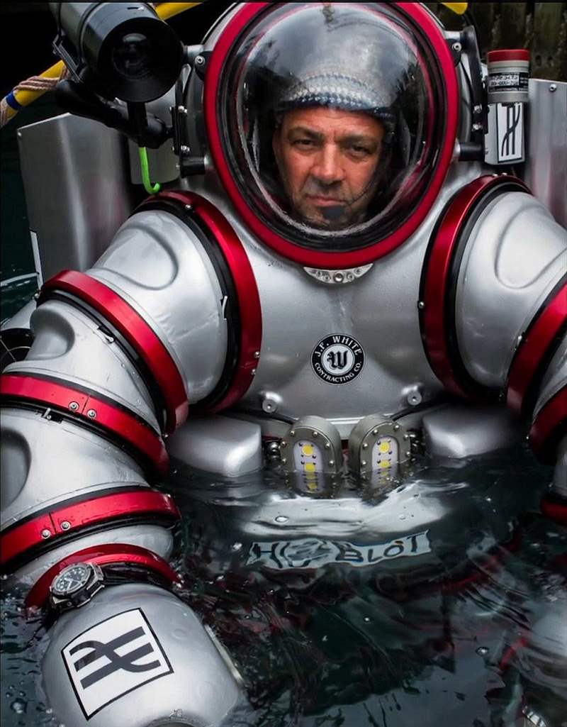 宇舶贊助Exosuit潛水服可穿戴潛水艇-復(fù)刻表