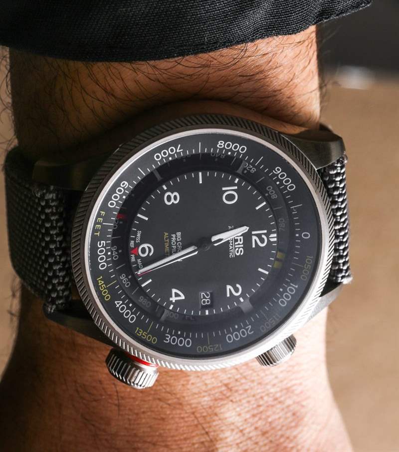 豪利時大表冠ProPilot高度計腕表實戰飛行首秀-復刻表