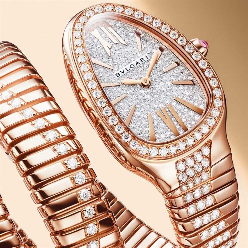 寶格麗Serpenti Tubogas Infinity呈現(xiàn)出活靈活現(xiàn)的靈蛇曲線(xiàn)-復(fù)刻表