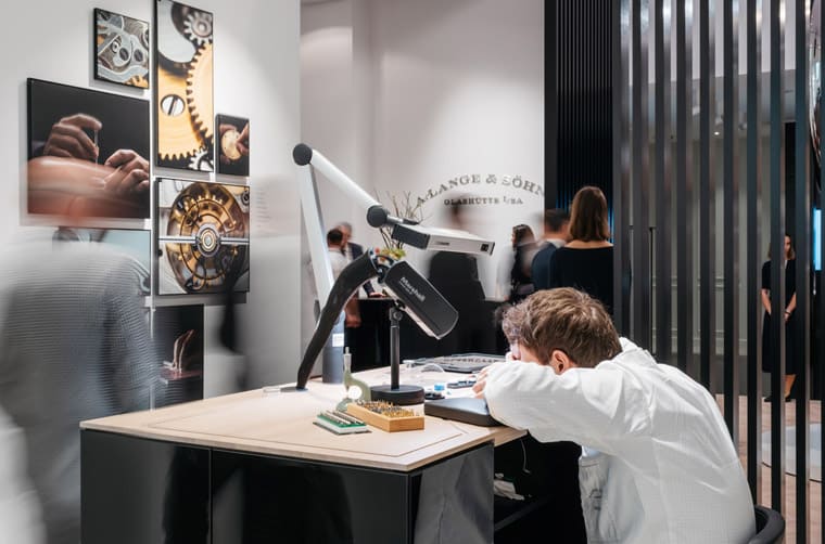 倫敦哈洛德百貨出現(xiàn)一支超巨大朗格Odysseus計時碼表比實表大50倍!-復(fù)刻表