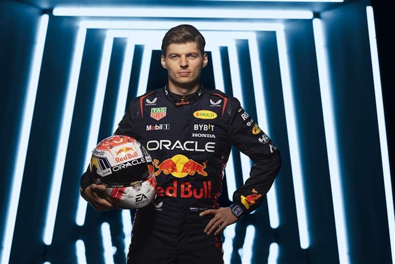 2023 F1摩納哥大獎(jiǎng)賽冠軍Max Verstappen配戴TAG Heuer Monaco Chronograph 鏤空計(jì)時(shí)腕表-經(jīng)典藍(lán)色(TAG Heuer官網(wǎng)) TAG Heuer 3款新Monaco防水計(jì)時(shí)手表鏤空透底配松綠飾面極吸睛-復(fù)刻表
