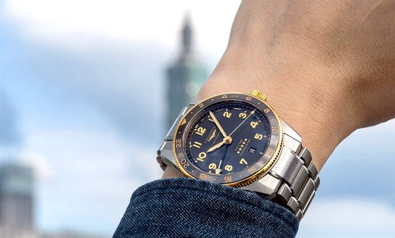 LONGINES - 為此地與彼時，都鍍上Golden Hour：浪琴表Spirit Zulu Time，新增18K黃金細(xì)節(jié)