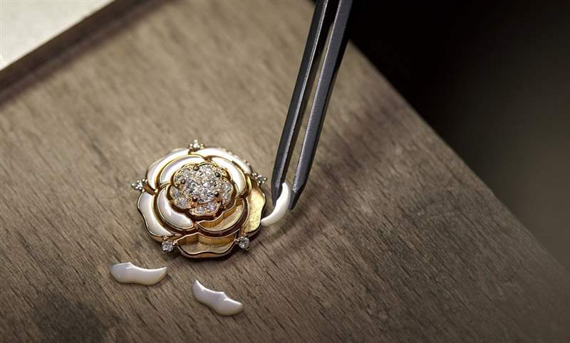 一表一世界，融會精湛工藝的優美章節︱CHANEL Mademoiselle Privé系列腕表-復刻表